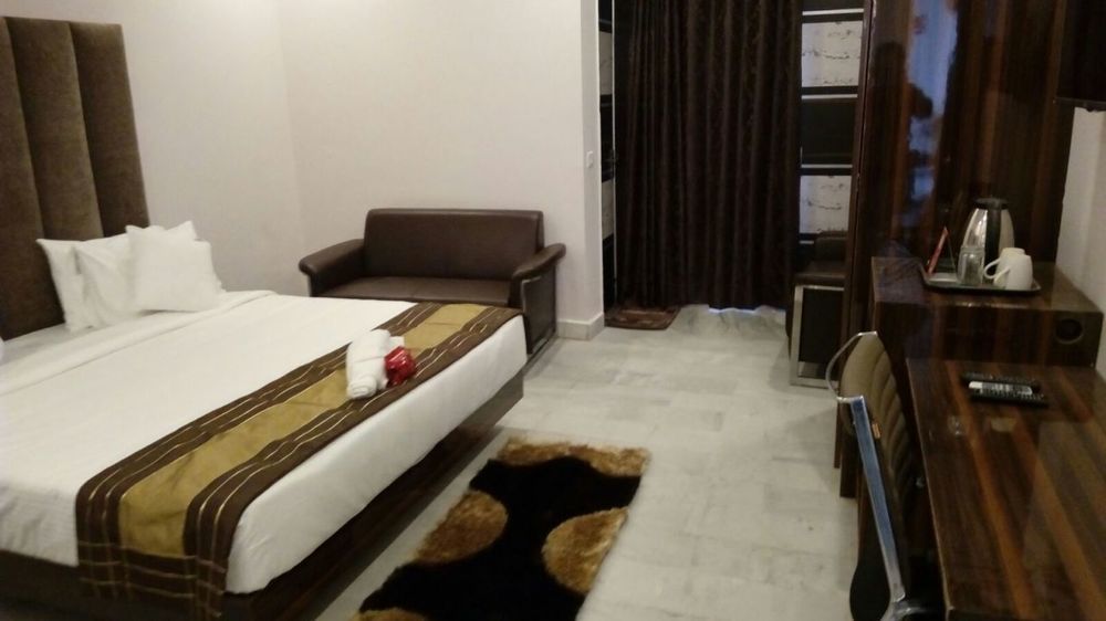 Red Carpet Hotels Noida Exterior photo
